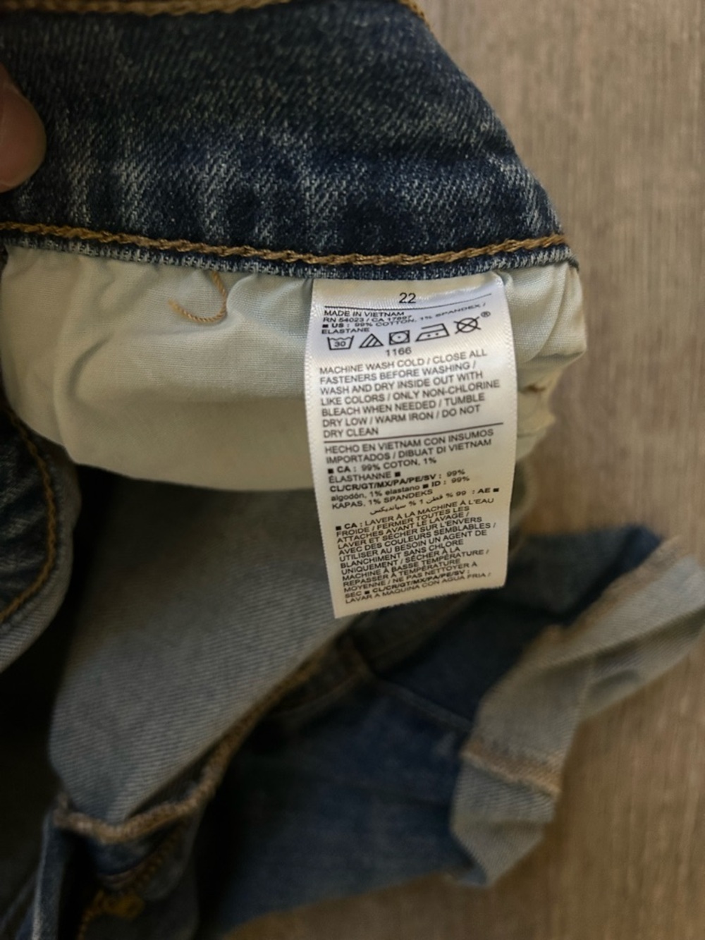 Old Navy Women’s Plus Size Mid-Rise Boyfriend Jean Short 22 - Picture 8 of 9